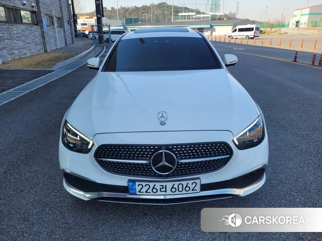 Mercedes-Benz E-Class W213 2022 Белый из Кореи