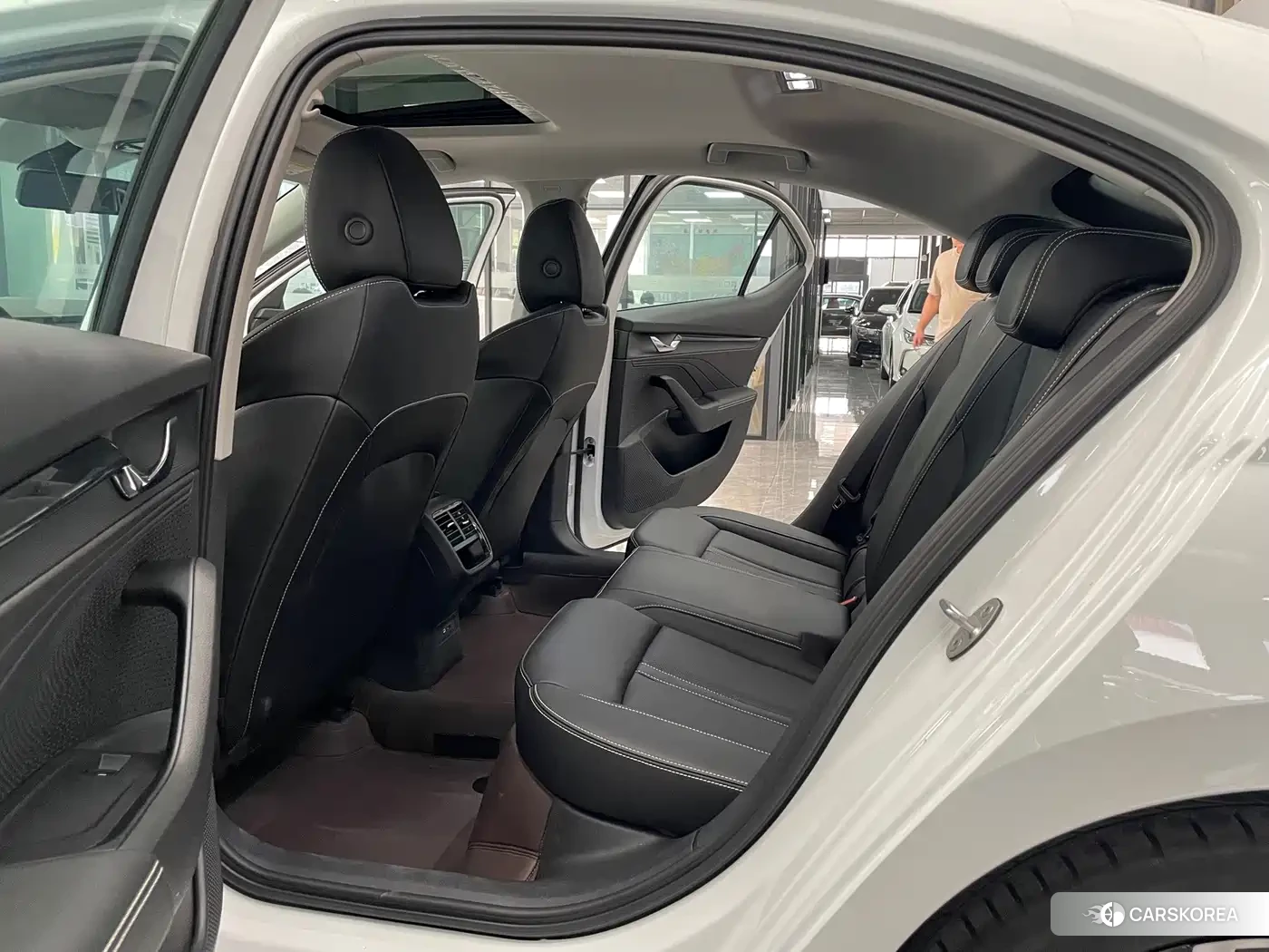 Skoda Octavia 2023 Белый из Китая
