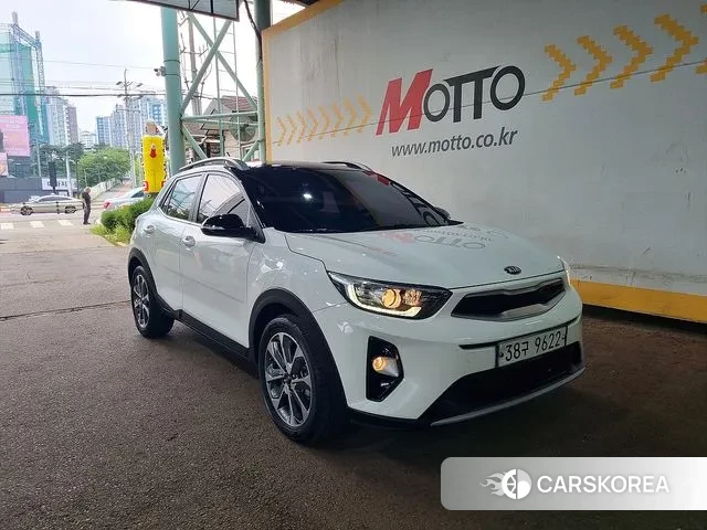 Kia Stonic 2018 Белый из Кореи