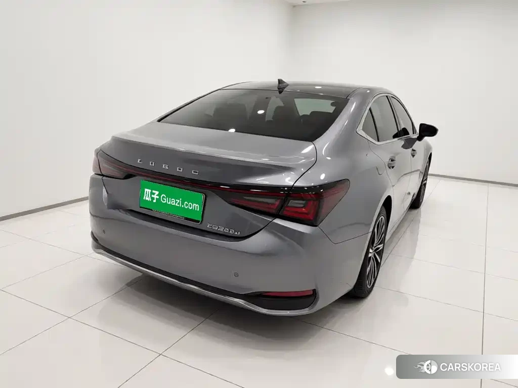 Lexus ES 2026 Silver/gray из Китая