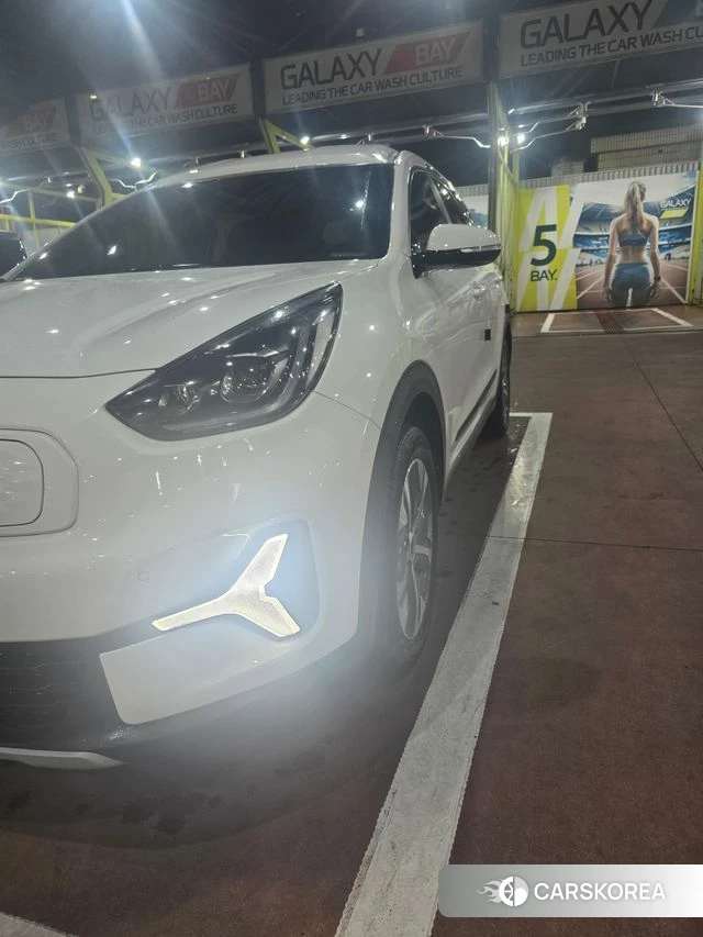 Kia Niro Plus 2022 Белый из Кореи