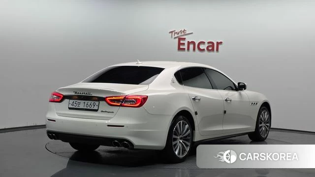 Maserati Quattroporte 2019 Белый из Кореи