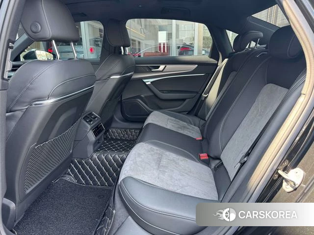 Audi A6L 2021 Черный из Китая