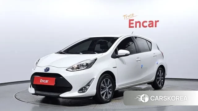 Toyota Prius C 2018 Белый из Кореи