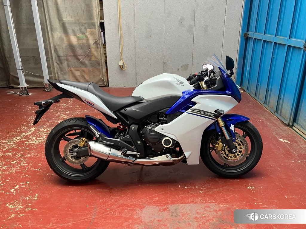 Проданный Honda CBR600F 2011 из Японии