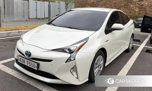 Toyota Prius 4th Generation 2018 Белый из Кореи
