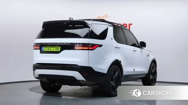 Land Rover Discovery 5 2024 Белый из Кореи