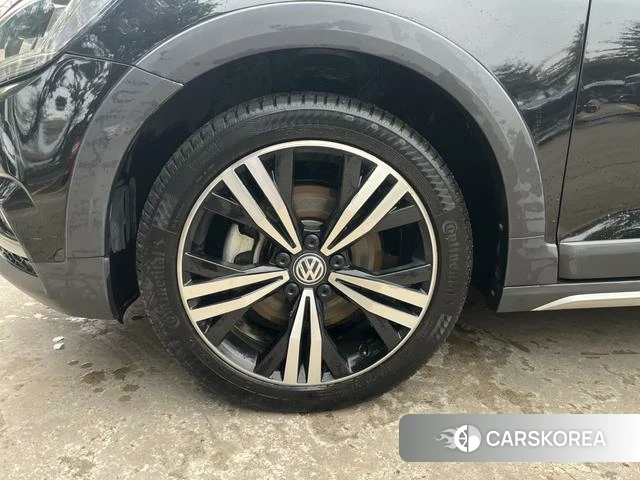 Volkswagen Touran L 2019 Черный из Китая