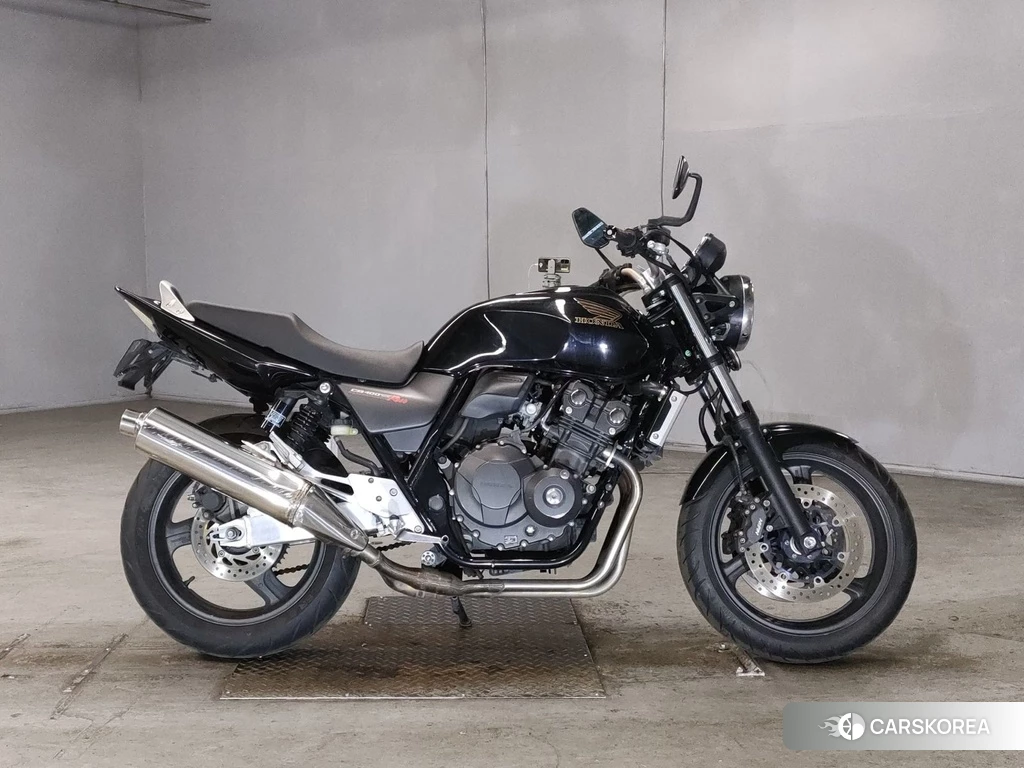 Проданный Honda CB400SF 2011 из Японии