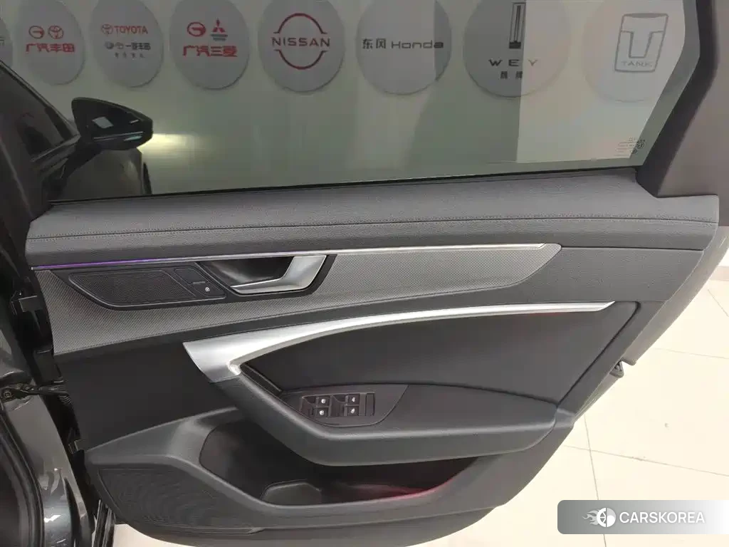 Audi A6L 2022 Silver/gray из Китая