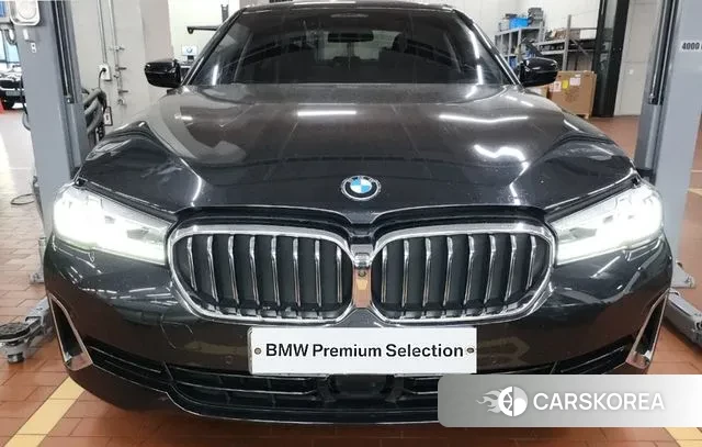 BMW 5 Series (G30) 2021 Черный из Кореи