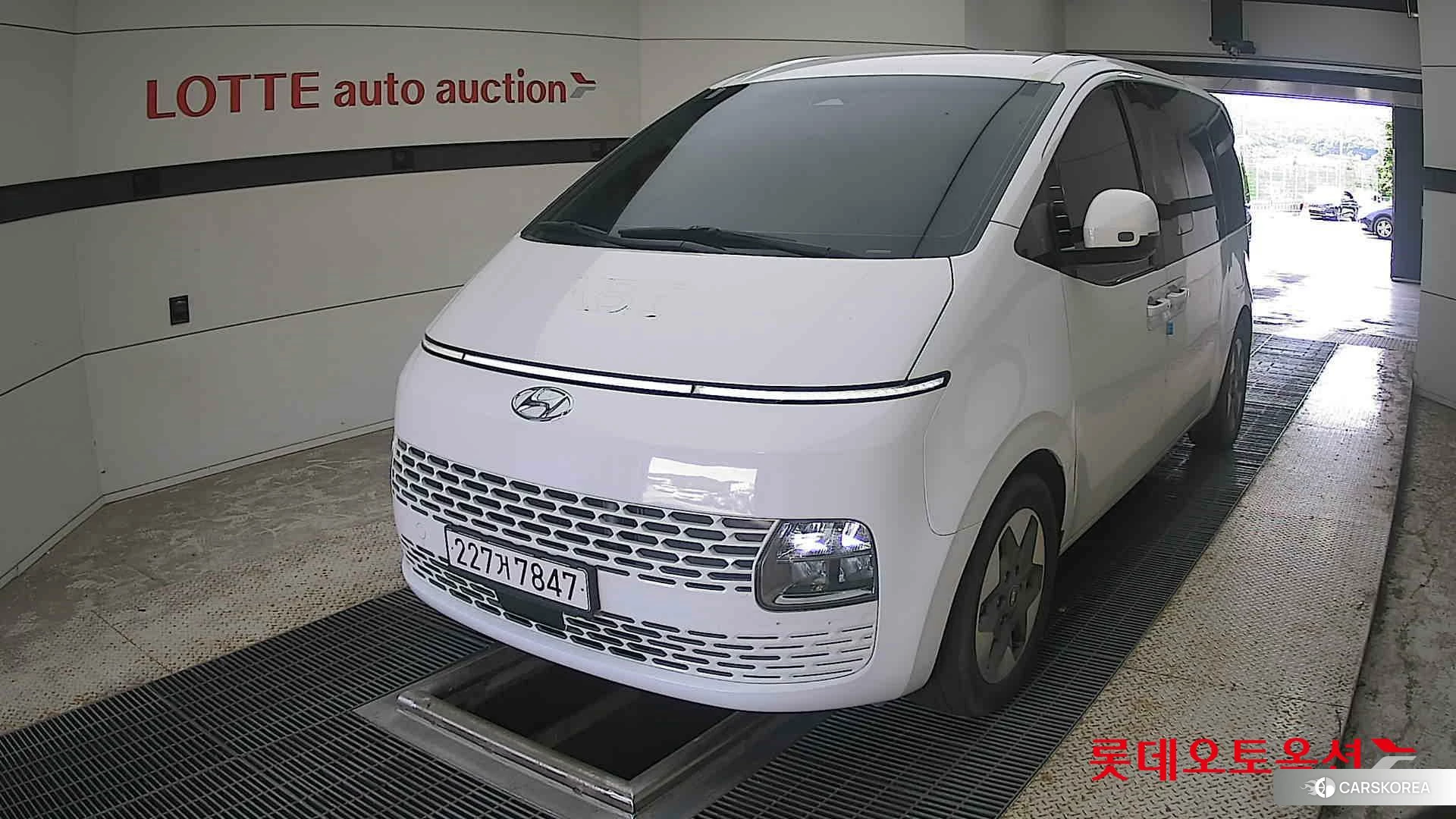 Hyundai Staria 2022 Белый из Кореи