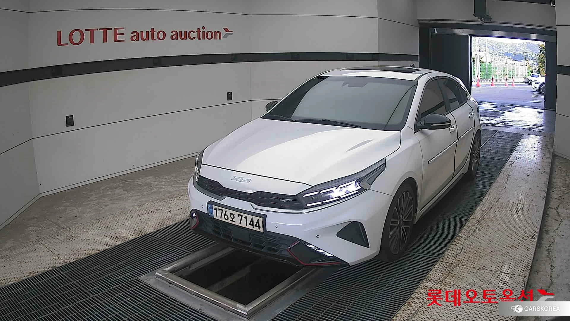 Kia K3 2022 Snow White Pearl из Кореи