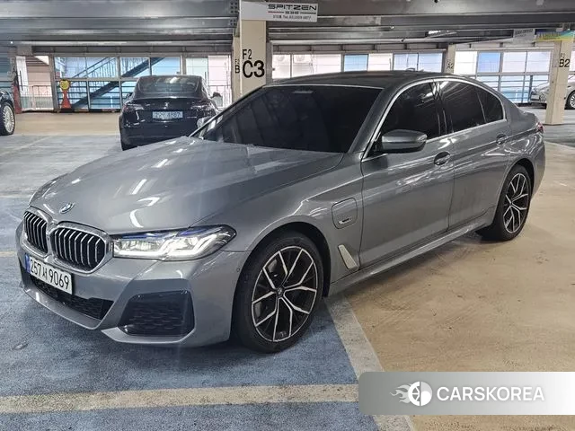 BMW 5 Series (G30) 2023 Серый из Кореи