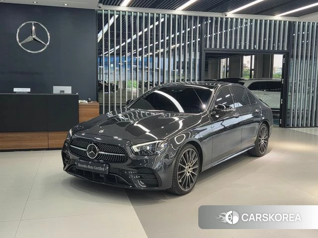 Mercedes-Benz E-Class W213 2023 Серый из Кореи