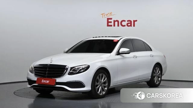 Mercedes-Benz E-Class W213 2018 Белый из Кореи