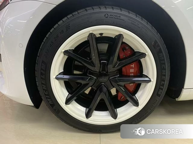 Tesla Model 3 2023 Белый из Китая