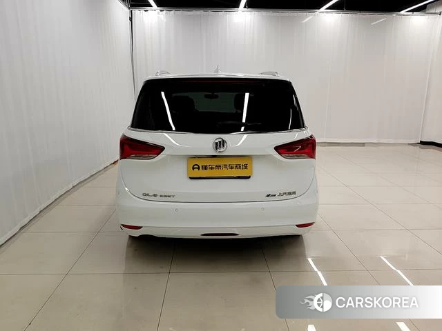 Buick GL6 2023 Белый из Китая