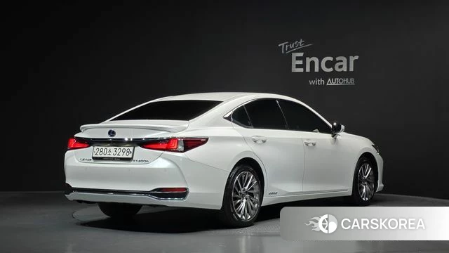 Lexus ES300h 7th generation 2021 Белый из Кореи