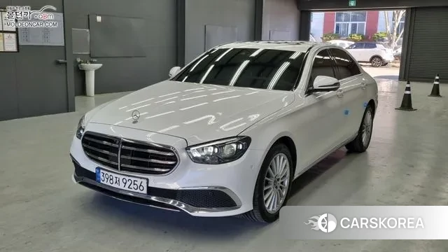 Mercedes-Benz E-Class W213 2023 Жемчужный цвет из Кореи