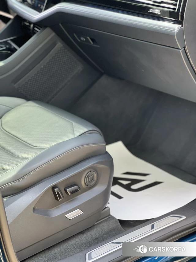 Volkswagen Touareg 2019 Синий из Китая