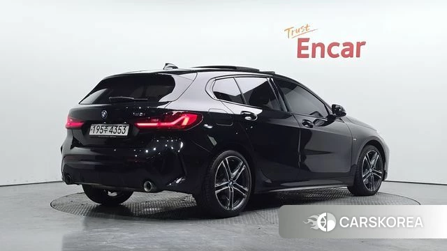 BMW 1 Series (F40) 2023 Черный из Кореи