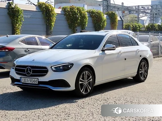 Mercedes-Benz E-Class W213 2022 Белый из Кореи