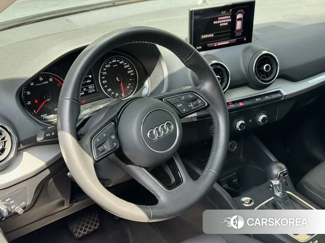 Audi Q2L 2020 Темно-серый из Китая