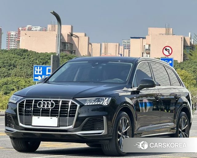 Audi Q7 2024 Черный из Китая