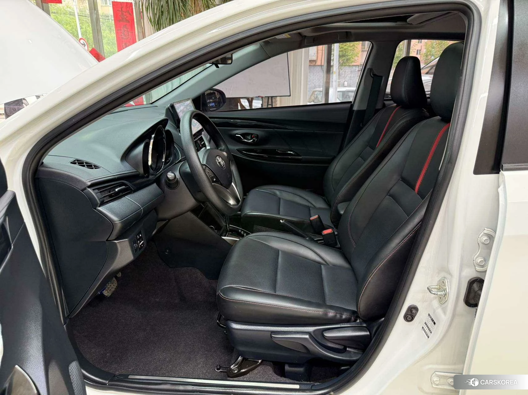 Toyota Yaris L 2021 Белый из Китая