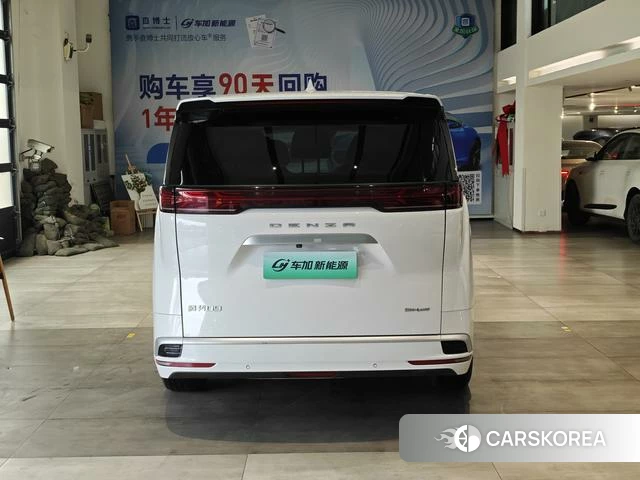 Denza D9 DM 2023 Белый из Китая