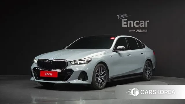 BMW 5 Series (G60) 2025 Цвет галактики из Кореи