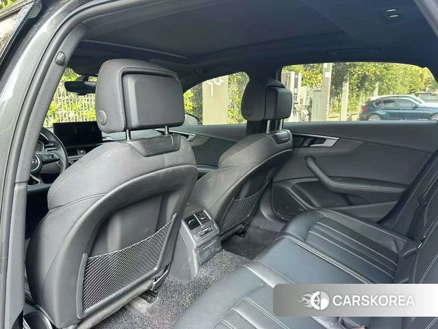 Audi A4L 2023 Темно-серый из Китая