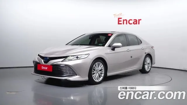 Toyota Camry (XV70) 2018 Жемчужный цвет из Кореи