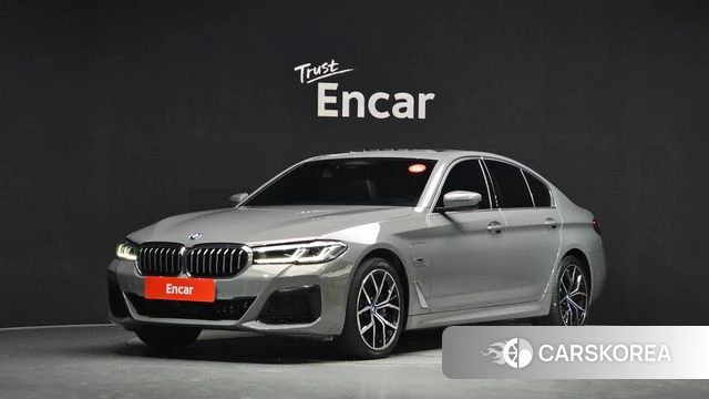 BMW 5 Series (G30) 2022 Серебристо-серый из Кореи