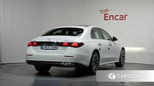 Mercedes-Benz E-Class W214 2025 Белый из Кореи