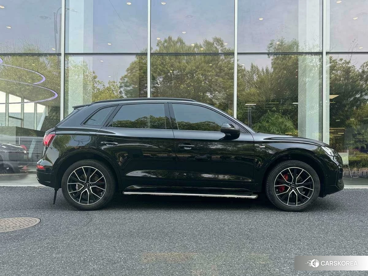 Audi Q5L 2023 Черный из Китая