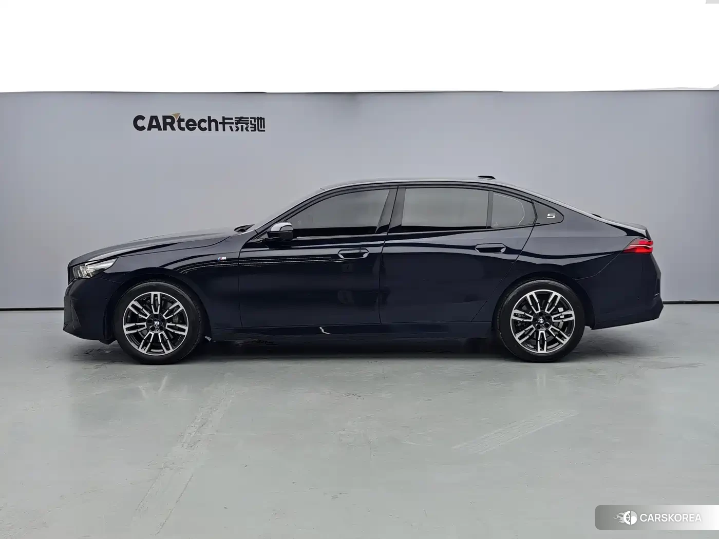 BMW 5 series 2025 Черный из Китая