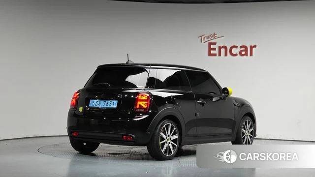Mini Cooper Electric 2022 Черный из Кореи