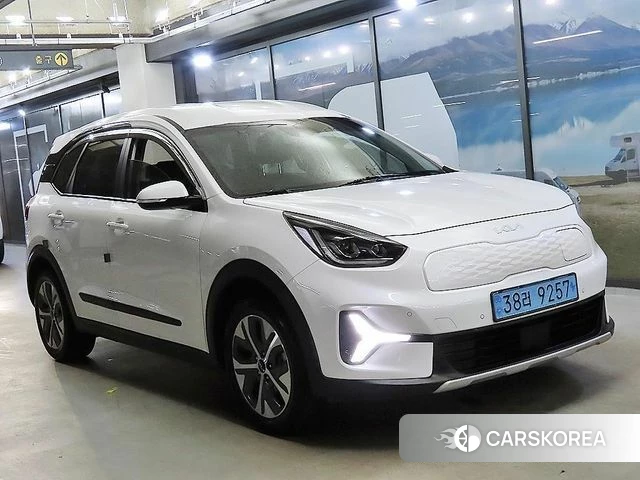 Kia Niro Plus 2022 Белый из Кореи