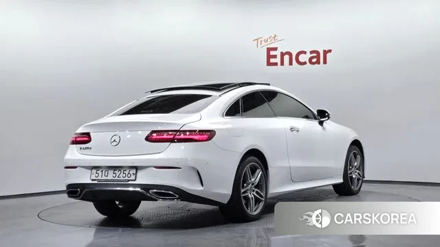 Mercedes-Benz E-Class W213 2018 Белый из Кореи
