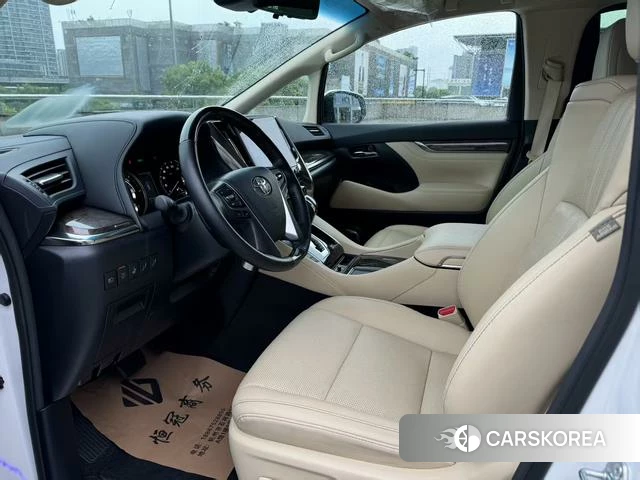 Toyota Elfa 2022 Белый из Китая
