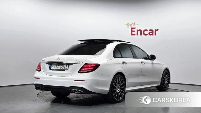 Mercedes-Benz E-Class W213 2019 Белый из Кореи