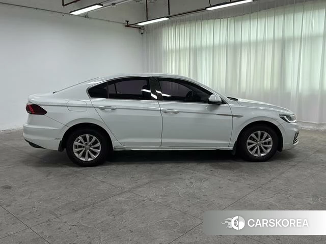 Volkswagen Bora 2021 Белый из Китая