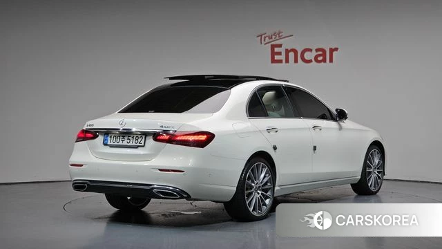 Mercedes-Benz E-Class W213 2023 Белый из Кореи