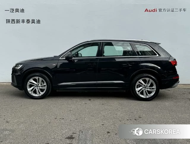 Audi Q7 2021 Черный из Китая