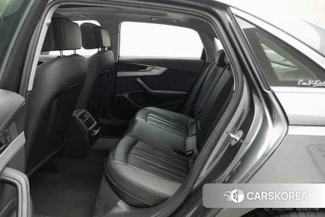 Audi A4L 2021 Темно-серый из Китая