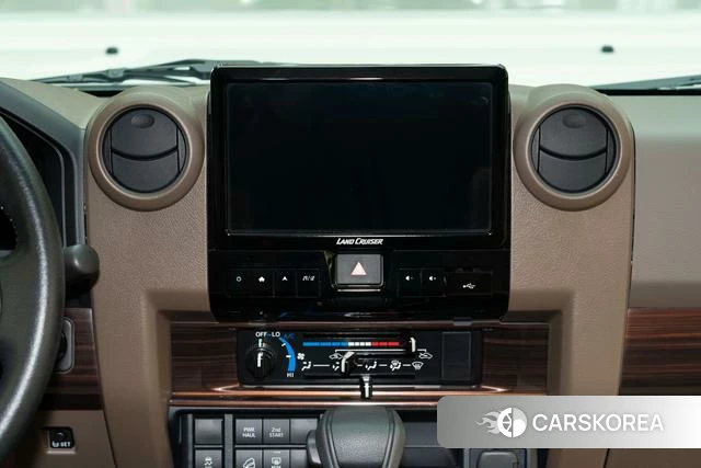 Toyota Land Cruiser 70 Series 2024 Белый из Китая