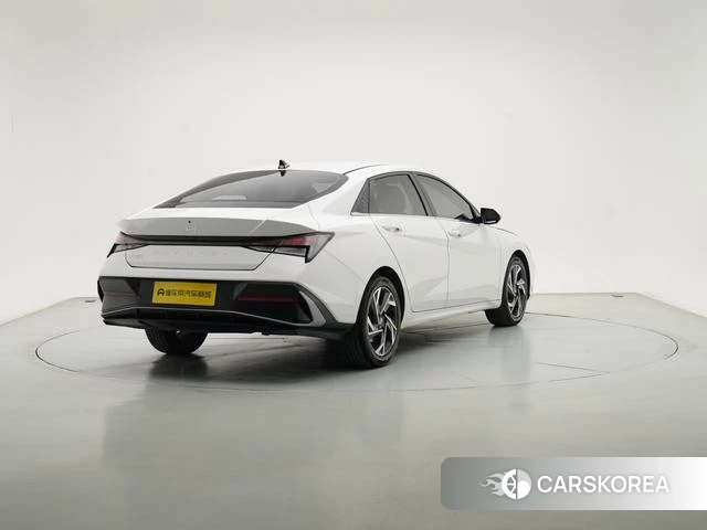 Hyundai Elantra 2025 Белый из Китая