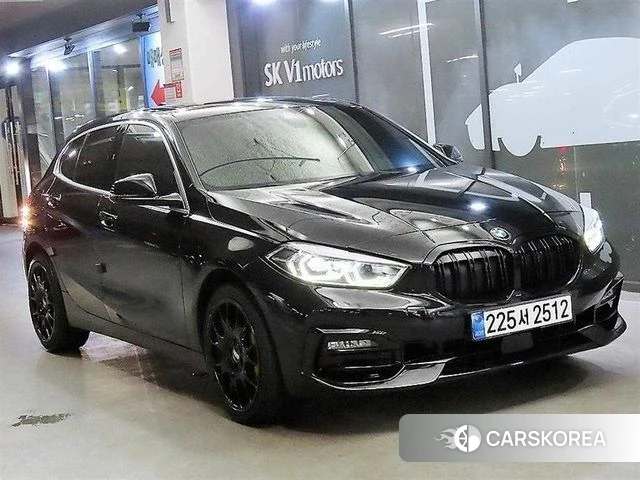 BMW 1 Series (F40) 2021 Черный из Кореи